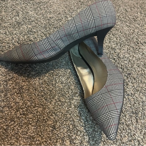 Croft & Barrow Women's Checkered Heels - Gray and Red Z9 - Picture 2 of 14